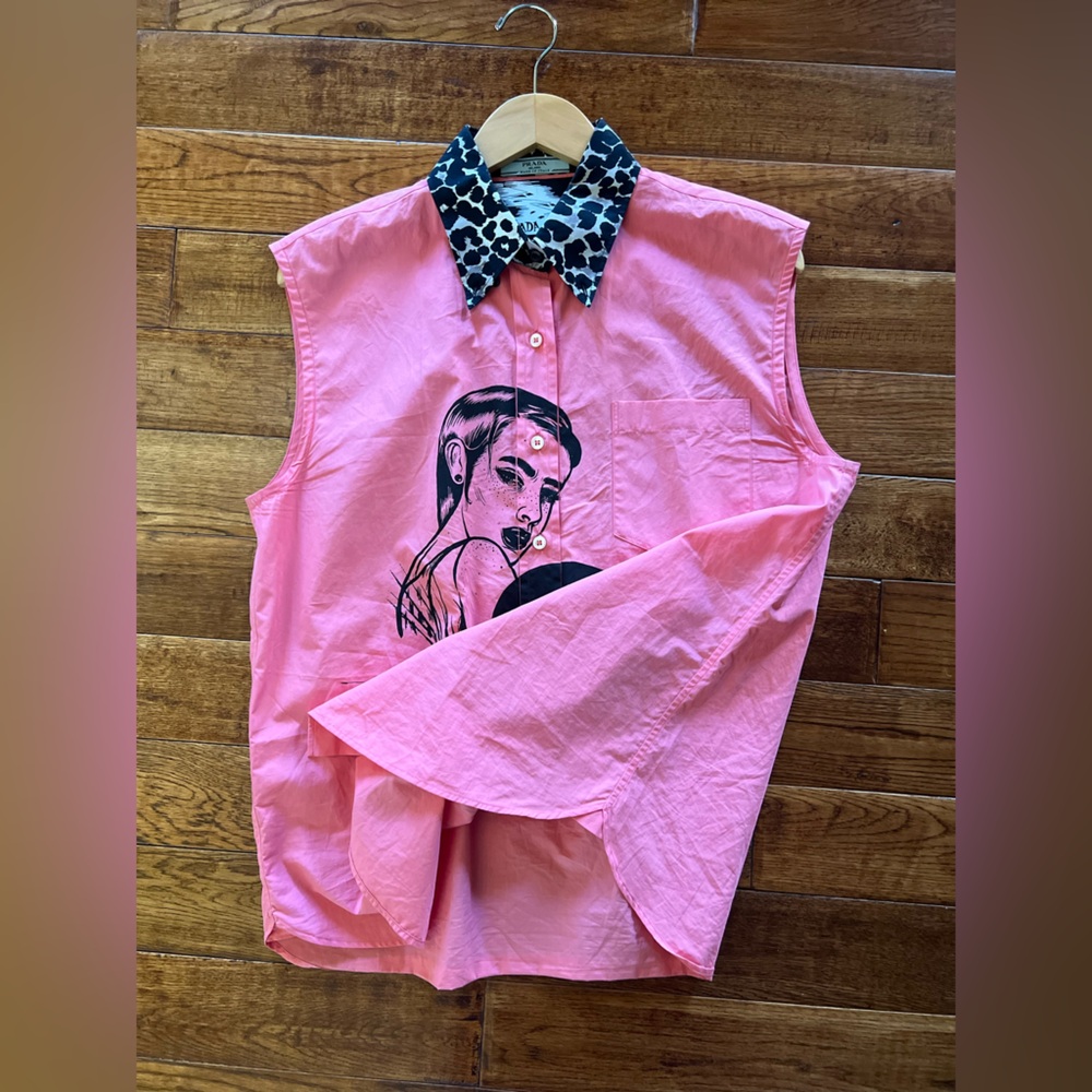 Prada Top Sleeveless Button Down Shirt with Comics Print Pink Black Size 8 (44) - Picture 14 of 16
